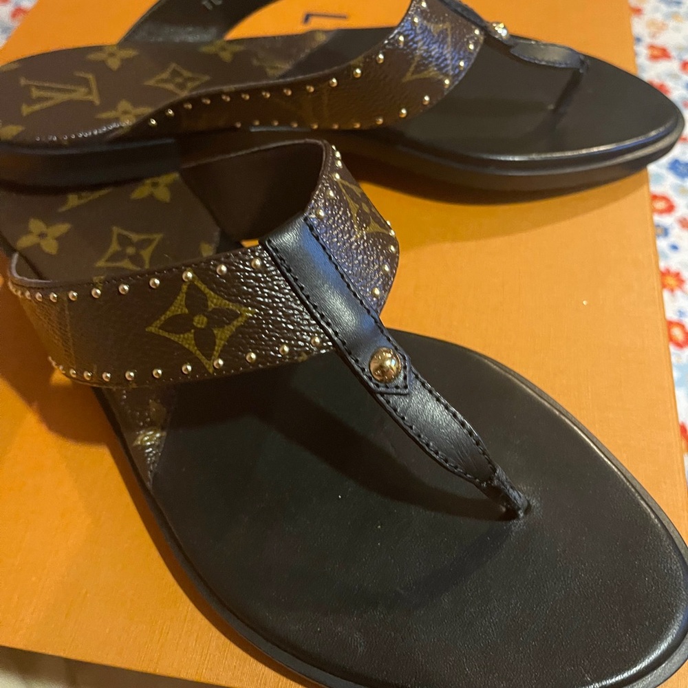 Authetic new in box Louis Vuitton sandals size 38